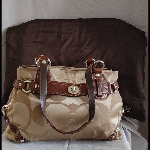 Coach Carryall - Picture 1 of 3